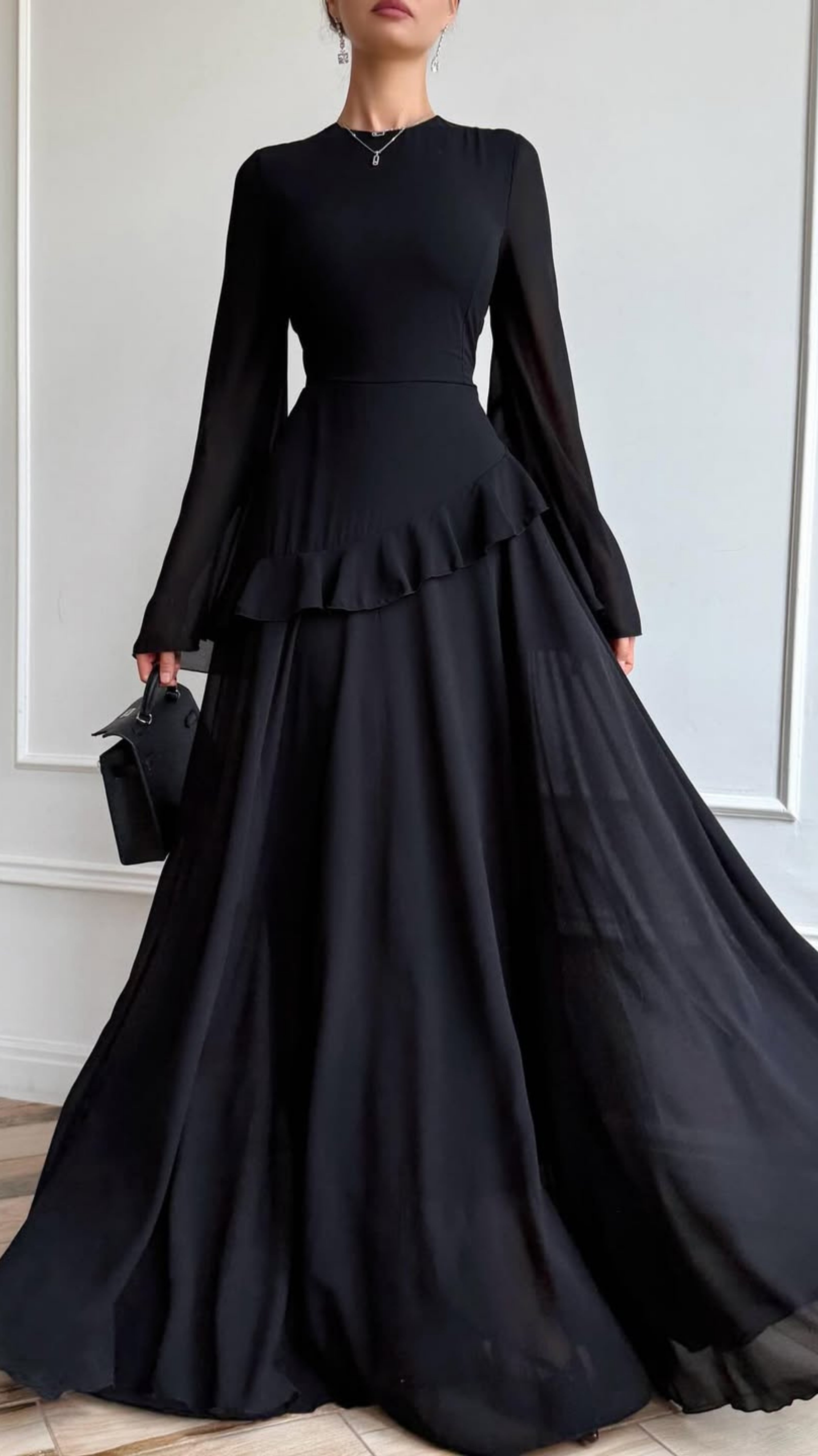 Langes Abendkleid mit Rüschen