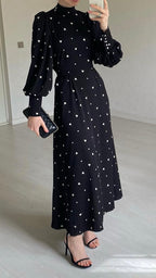 Schwarzes Maxi-Kleid mit Puffärmeln und Muster