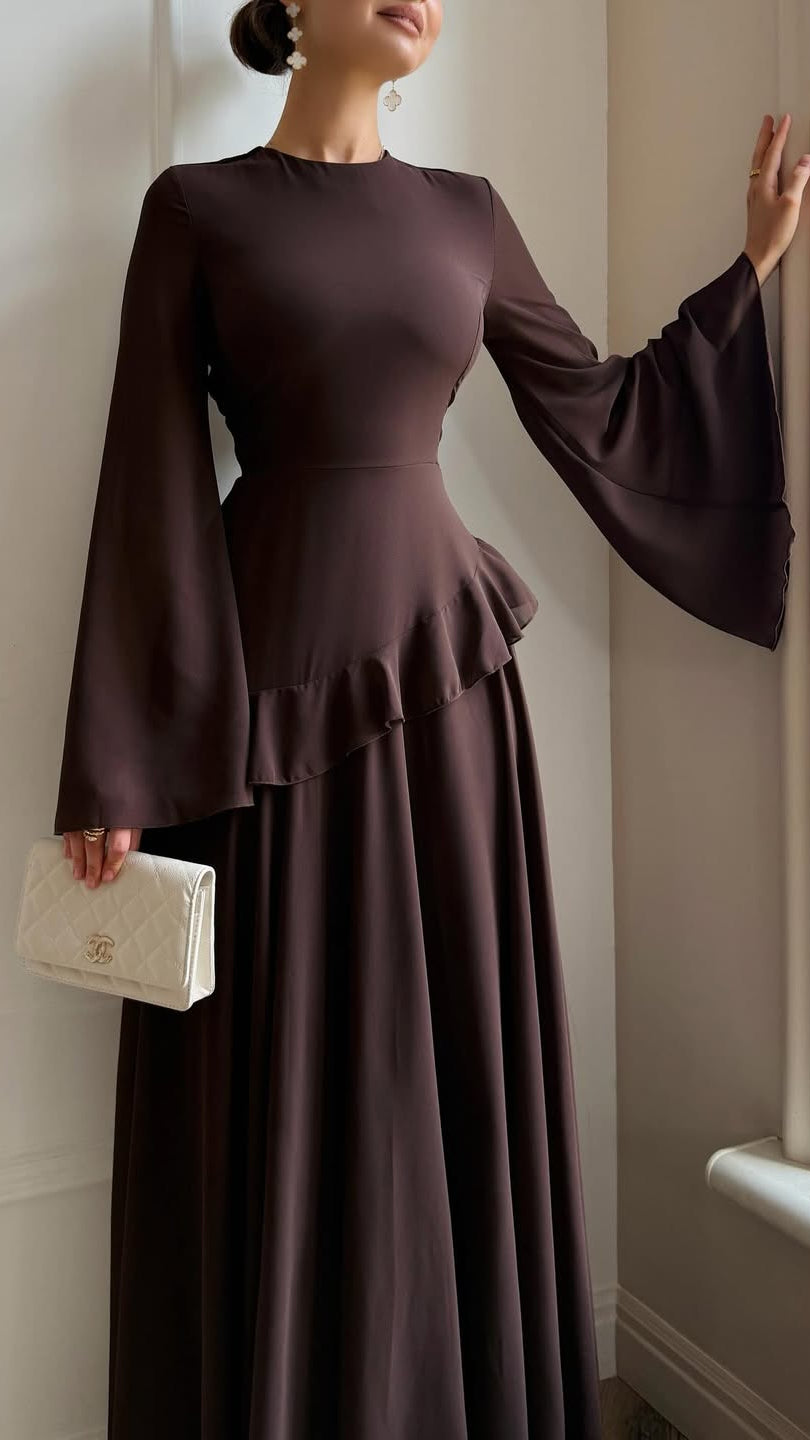 Langes Abendkleid mit Rüschen