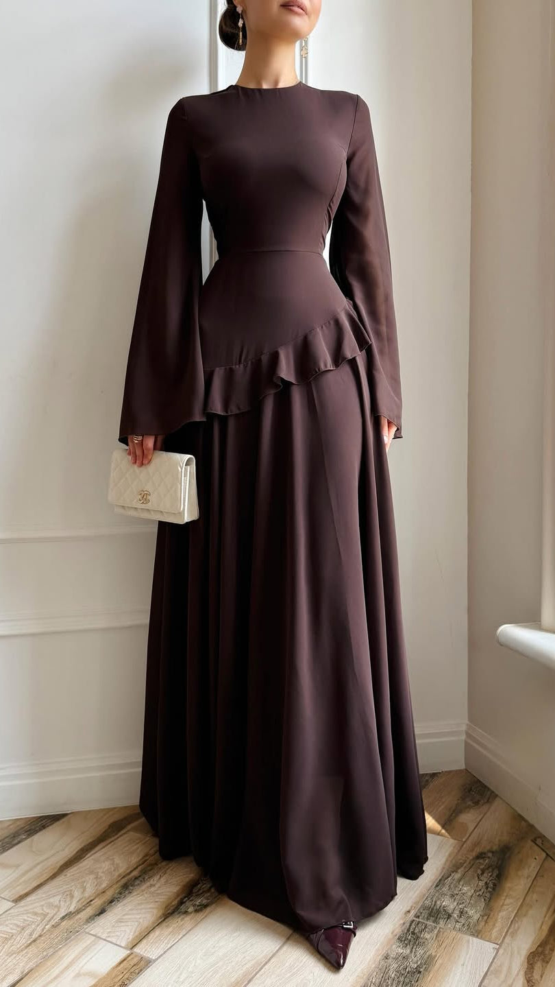 Langes Abendkleid mit Rüschen