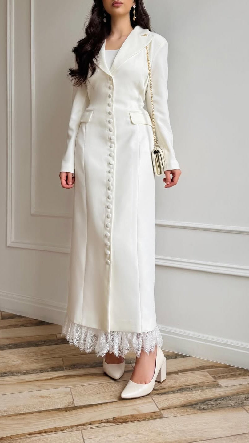 Maxikleid mit Knopfleiste und Spitzenbesatz