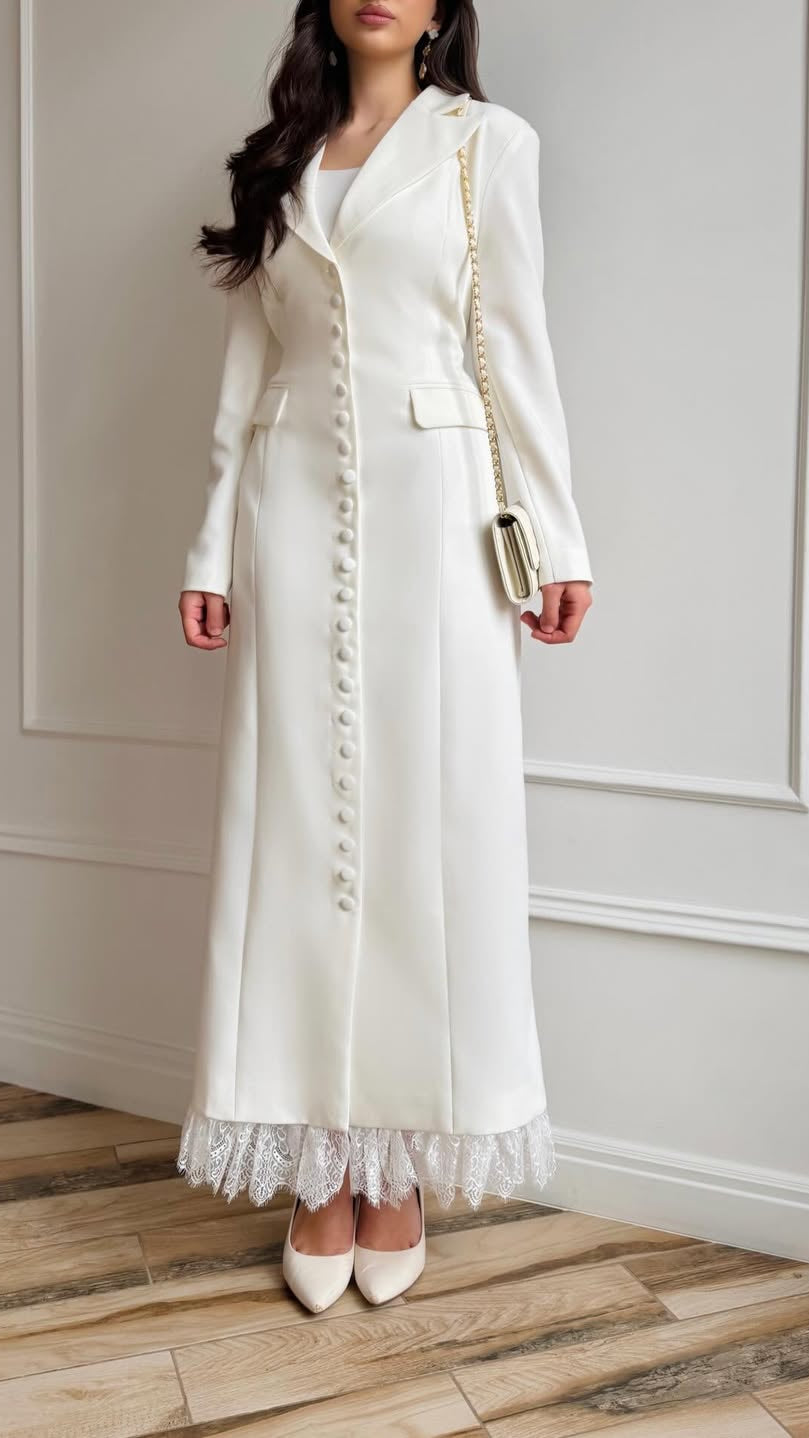 Maxikleid mit Knopfleiste und Spitzenbesatz