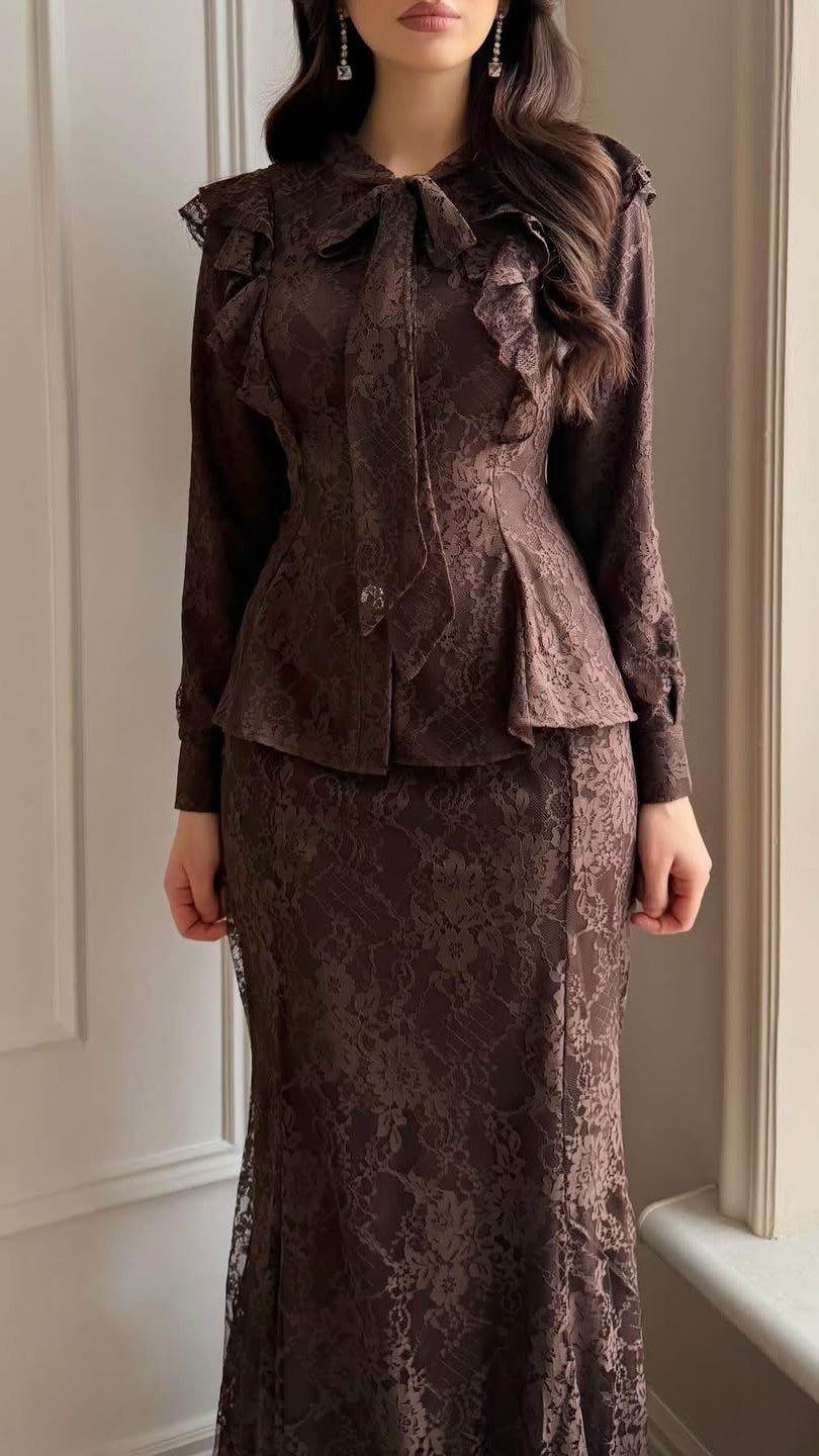 Spitzen-Set mit Schleifenbluse & Maxi-Rock