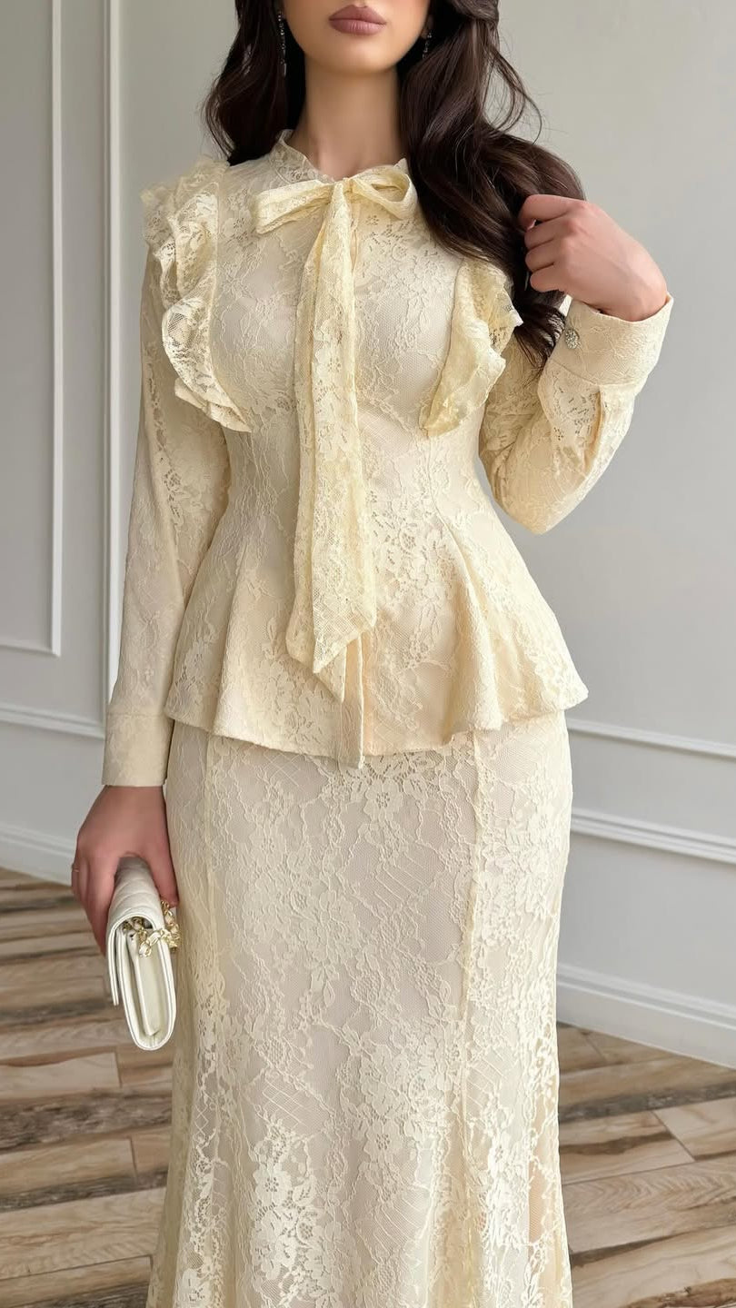 Spitzen-Set mit Schleifenbluse & Maxi-Rock